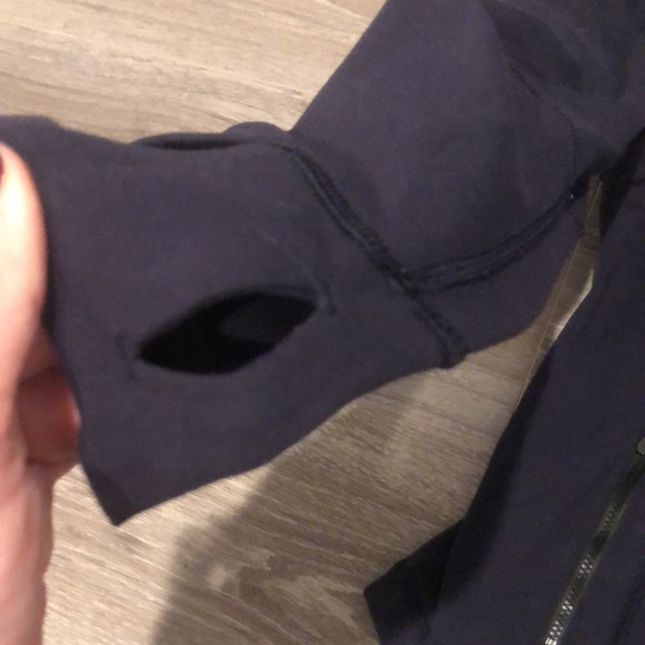 Woman’s  Lululemon sweatshirt - Picture 4 of 8